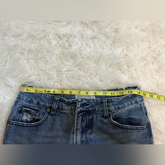 Cropped Distressed Boyfriend Jeans - Picture 3 of 3